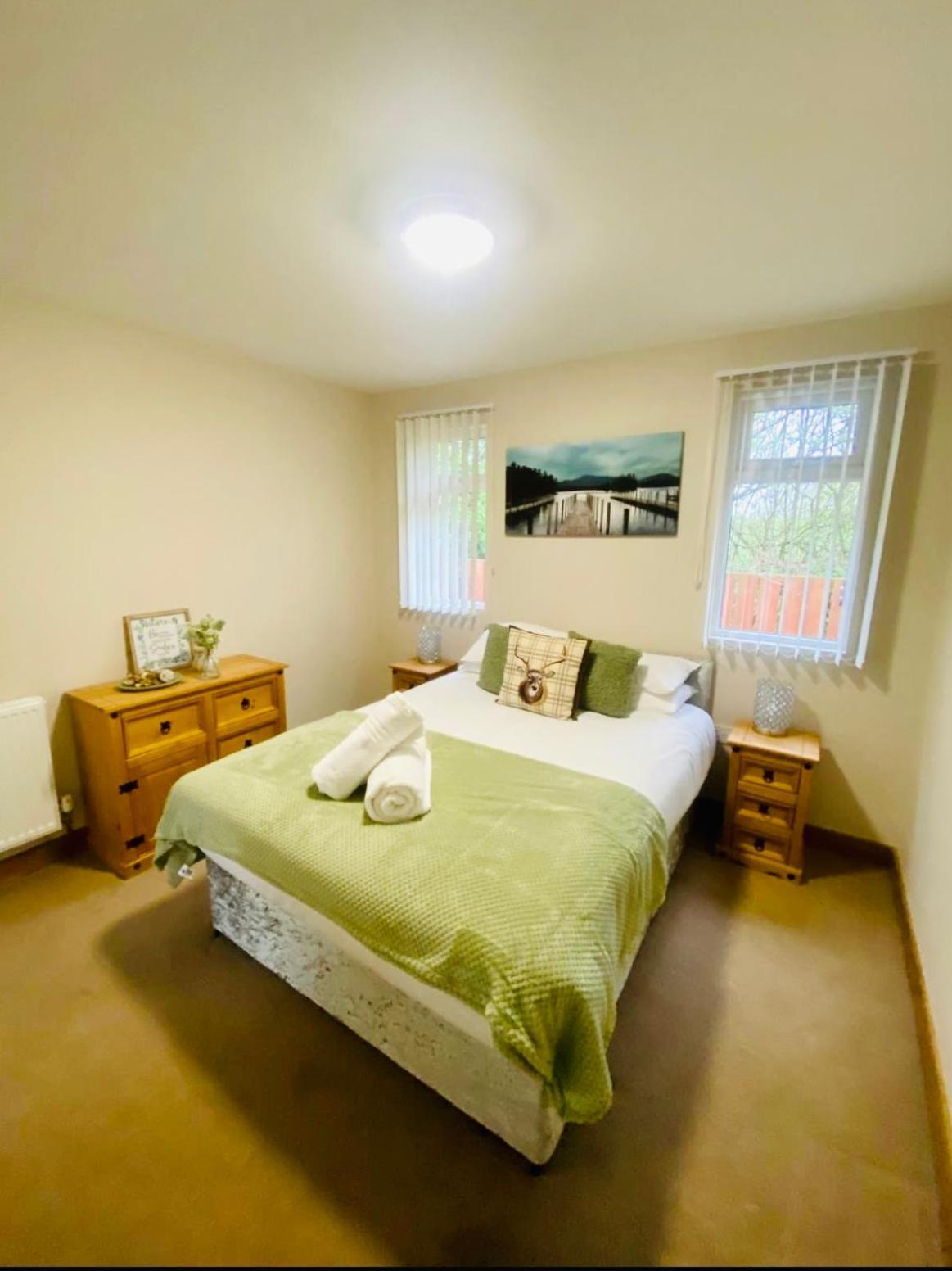 Elder Cabin With Hot Tub Γιορκ Εξωτερικό φωτογραφία