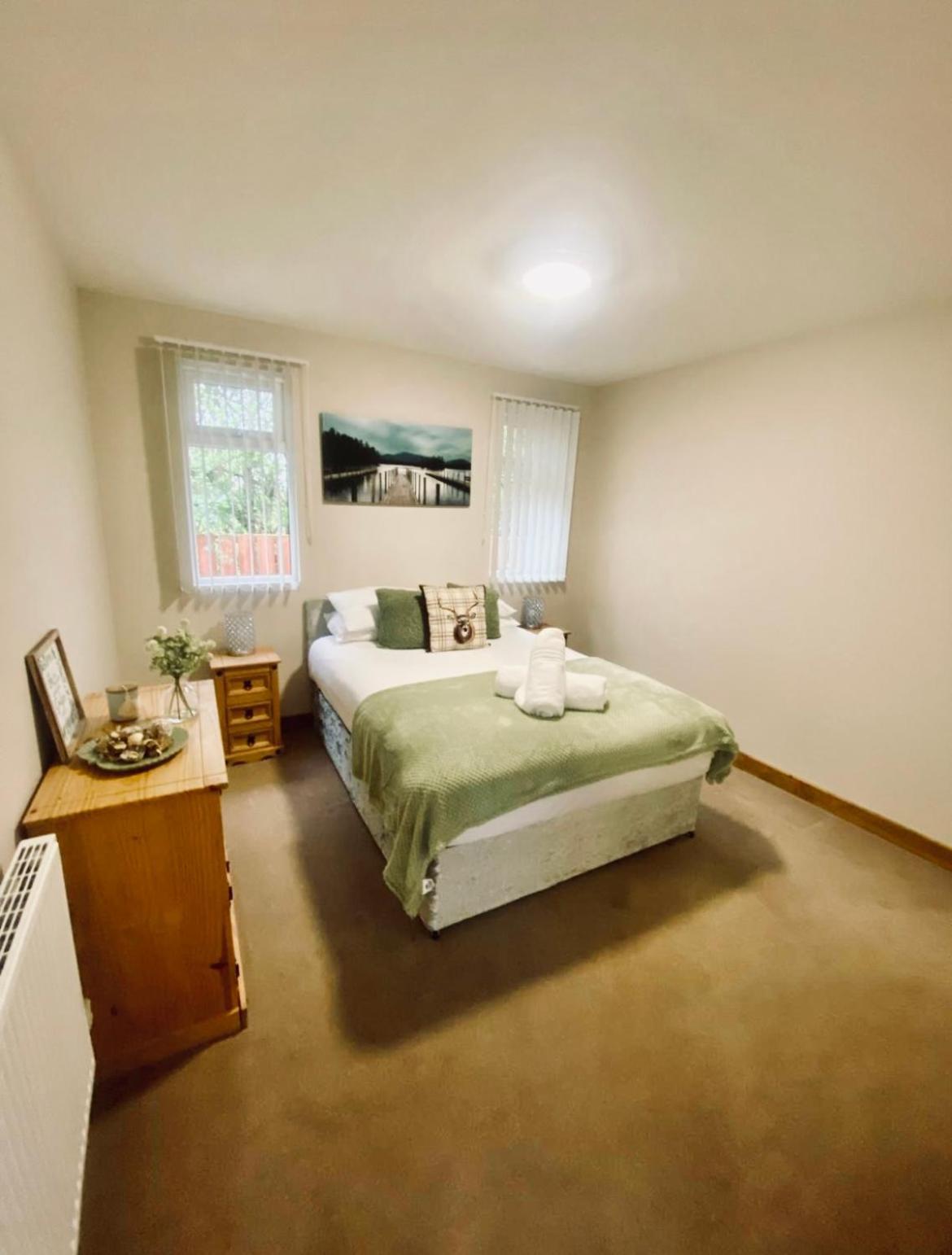 Elder Cabin With Hot Tub Γιορκ Εξωτερικό φωτογραφία